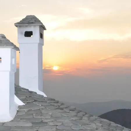 ολόκληρος χώρος 4 ατόμων στο κέντρο της πορταριάς *