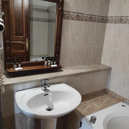 ολόκληρος χώρος 4 ατόμων στο κέντρο της πορταριάς