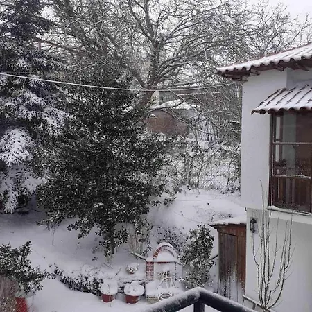 ολόκληρος χώρος 4 ατόμων στο κέντρο της πορταριάς Portariá