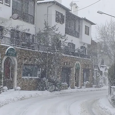 ολόκληρος χώρος 4 ατόμων στο κέντρο της πορταριάς * Portariá